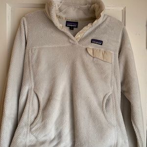 White Patagonia t-snap fleece